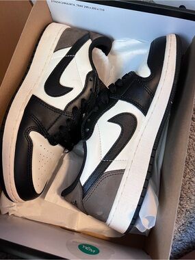 Nike Air Jordan 1 Retro Low OG Box